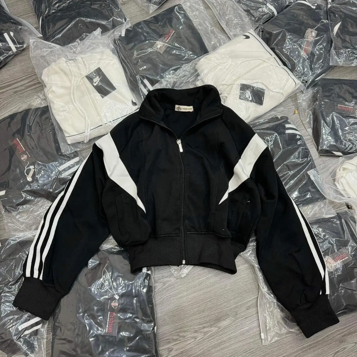 Áo khoác croptop đen trắng Menswear Jacket