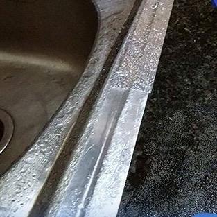 Băng dính nhôm dán kẽ hở ở bếp, bồn rửa bát, bề mặt kim loại KOKUBO Nhật Bản -Dai, bền và rất khó rách do được cấu tạo với lớp nhôm nguyên chất.Độ bám dính cực tốt với lớp keo Acylic Kitchen 4