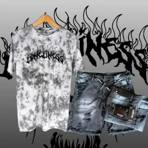 Outfit Terbaru Setelan Kaos Tidiy dan Celana Jeans Pendek Sobek Ripped Pria