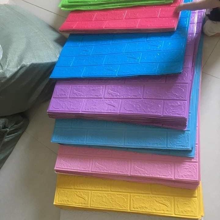 1 tấm xốp dán tường Vân gạch kích thước 70x77cm 1