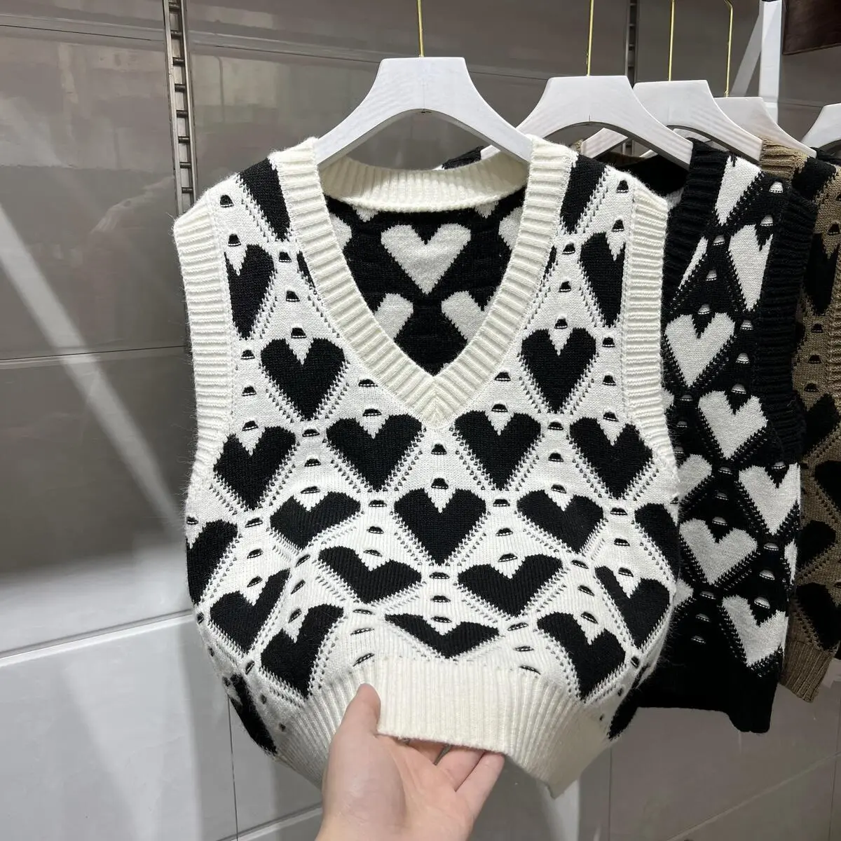 Áo Vest Dệt Kim, Dành Cho Phụ Nữ, Dáng Rộng Vừa Vặn, Không Tay, Cổ Chữ V, Màu Tương Phản Đáng Yêu, Áo Vest Len, Áo Mặc Bên Ngoài, Hàng Mới Về Thu Đông 2024 Top Women