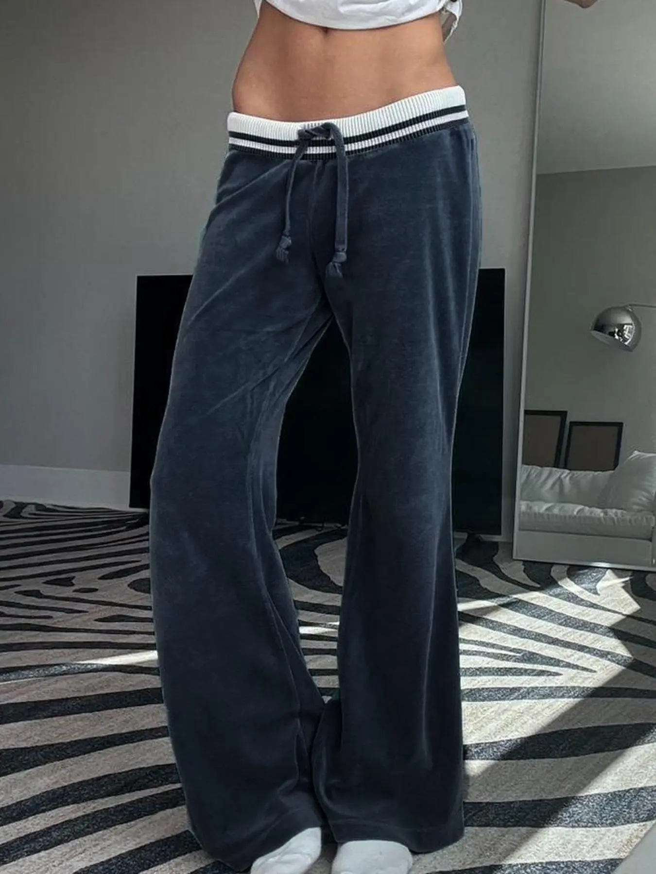 Women's Colorblock Striped Print Drawstring Waist Flare Leg Velvet Pants, Casual Comfy Bell Bottom Trousers for Fall & Winter, Women's Bottoms for Daily Wear