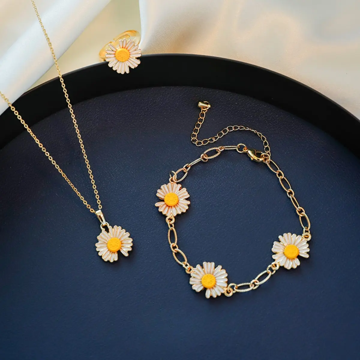 Gelang Bunga Mori, Rekaan Daisy Kecil, Untuk Wanita, Gaya Ins, Rasa Ji Tinggi, Reka Bentuk Kecil, Sesuai untuk Pelajar dan Teman Wanita, Gaya Sejuk Mudah, Barang Kemas Bracelets