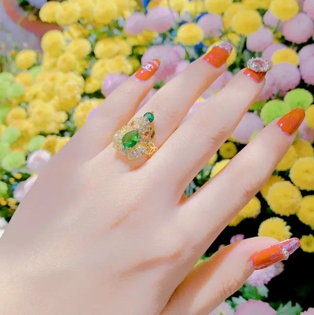 Nhẫn cóc đính đá cầu tài lộc bình an.