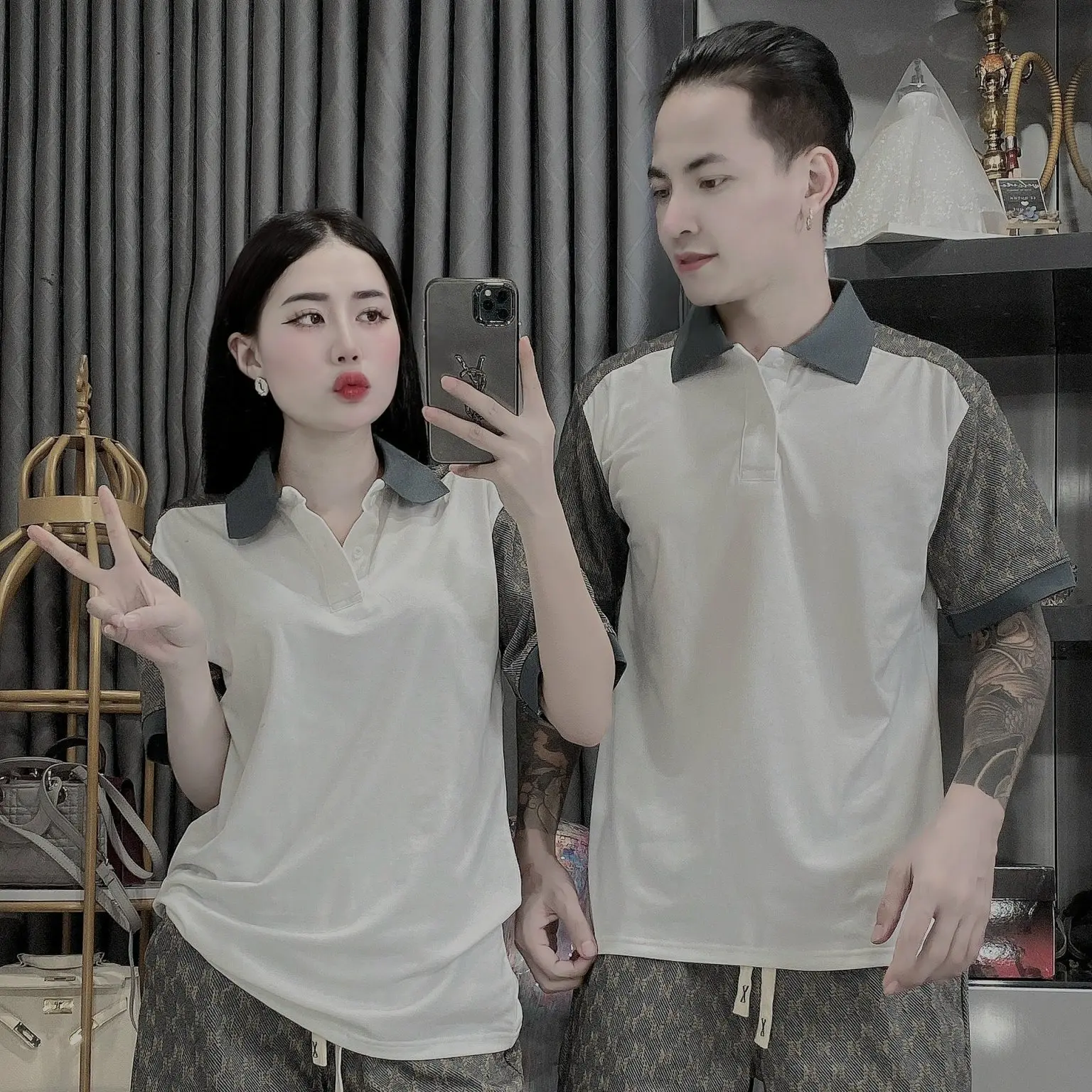 Áo thun nam nữ cổ trụ phối viền tay chữ in nổi vải co dãn thoáng mát Menswear Top