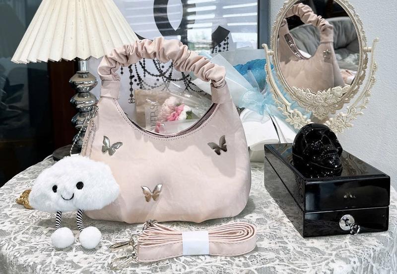 Product Introduction of Túi Xách Quai Dúm Da Nhung Đính Charm Bướm Cầm Tay Đeo Chéo Tặng Móc Mây Bag Nữ 5