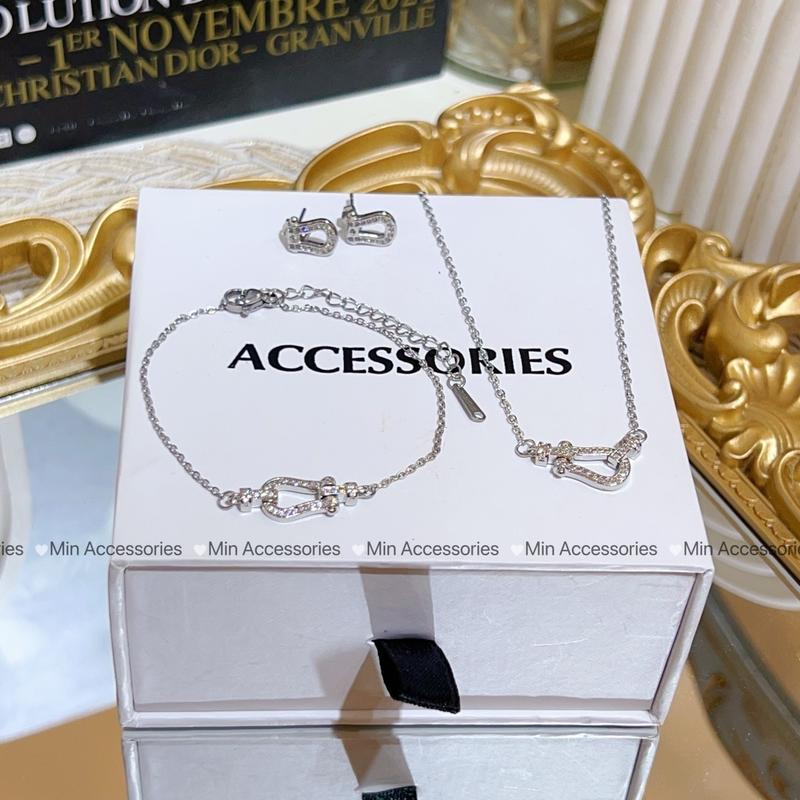 Set khuyên tai vòng cổ lắc tay móng ngựa chất liệu titan cao cấp k đen k gỉ Phụ kiện trang sức by Min Accessories