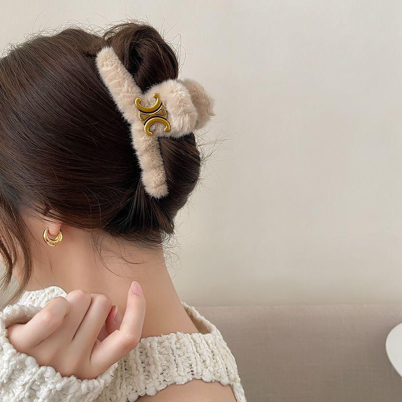 Product Introduction of Autumn and Winter Plush Grip Oversized Barrettes Temperament Back Head Ponytail and Updo Shark Clip Barrettes Winter Furry 1
