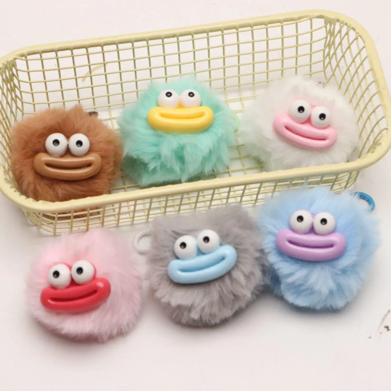 Gantungan Tas Bulu Lucu Bentuk Bibir Badut Sausage