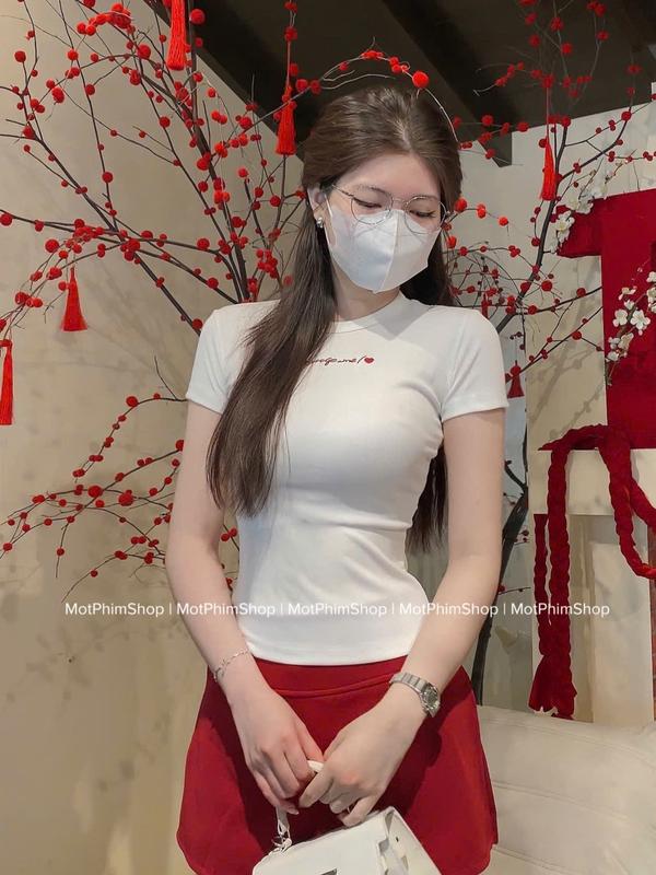 ÁO THUN NỮ THÊU CHỮ ME MY SELF AND I FORM NHỎ ÔM GỌN 3