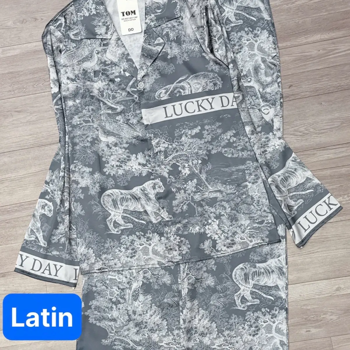 Bộ Ngủ Nữ Pyjama Lụa Latin Rừng Xám Lucky Vải Mềm Mịn Quần Có Túi Women form 40-58kg