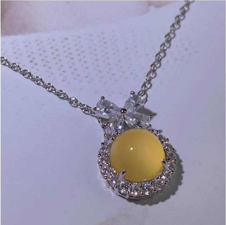 Product Introduction of Natural Gemstone Ice Chalcedony Pendant for Women, Jadeite Necklace Pendant, Escaping Princess Chalcedony Inlaid Green Agate Pendant 21