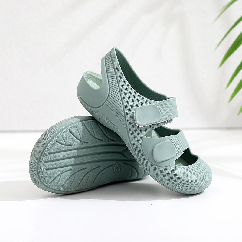 Product Introduction of 24-Year New Children's Closed Toe Soft Plastic Velcro Men's and Women's Baby Water-Stepping Sand Shoes Hole Shoes 10