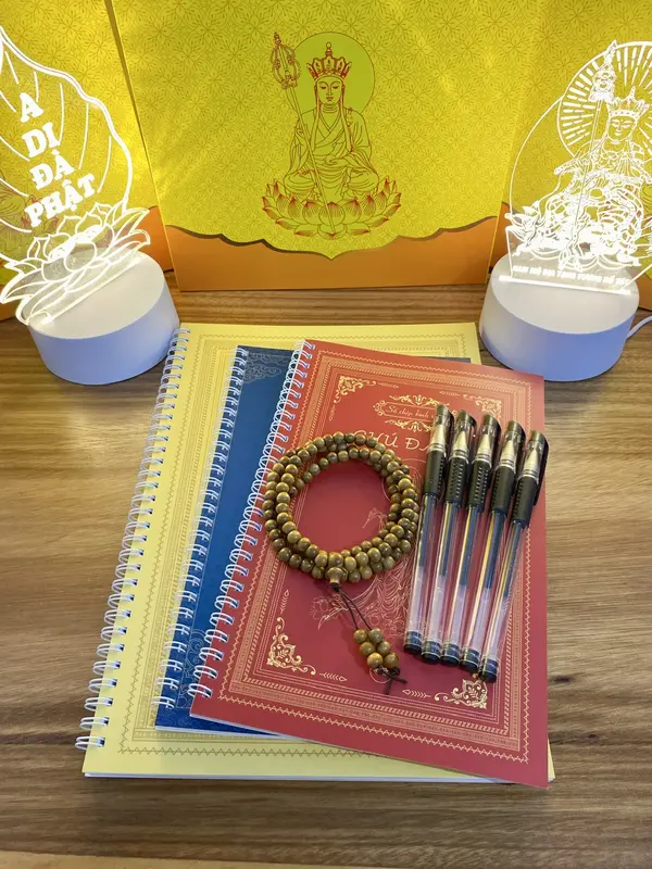 Combo 3 Sổ Chép Kinh Địa Tạng ,Chú  Đại Bi, Kinh Sám Hối in mờ tặng 1 Vòng 108 hạt và 5 bút chép kinh. 0