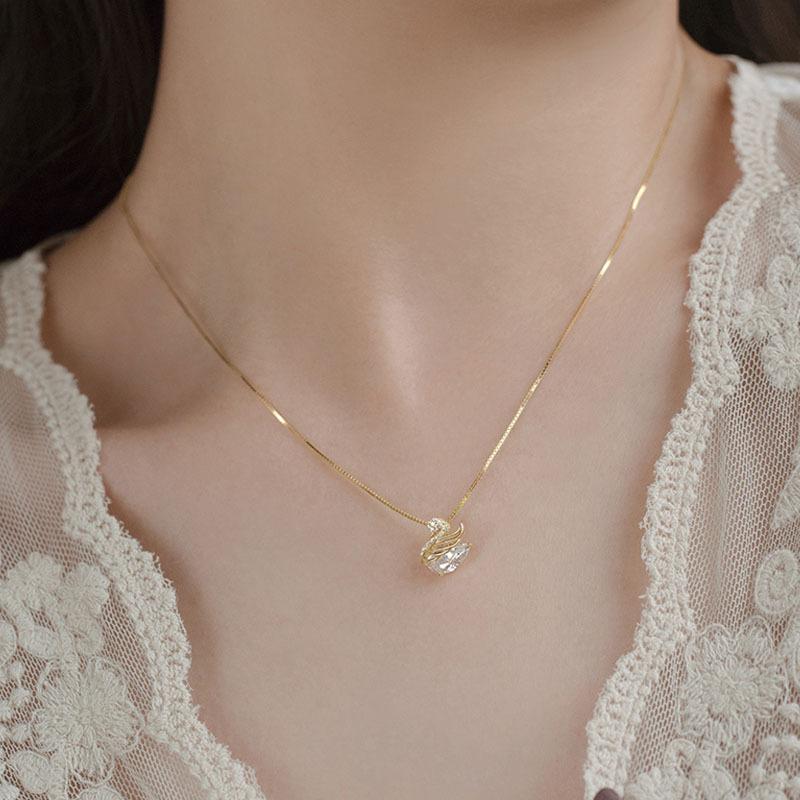 Dây chuyền tối giản với mặt dây ngỗng lấp lánh và thanh lịch dành cho phụ nữ, hoàn hảo để đeo hàng ngày hoặc làm quà tặng cho cô ấy
