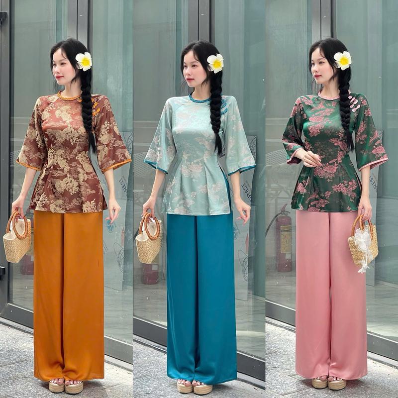 Set Bà Ba Nữ Thiết Kế EMME T3147 - 2 Món Gồm Áo Lụa Gấm 2Da Đính Cúc Tay Lửng Cổ Đan Xẻ Tà Phối Quần Lụa Cách Điệu