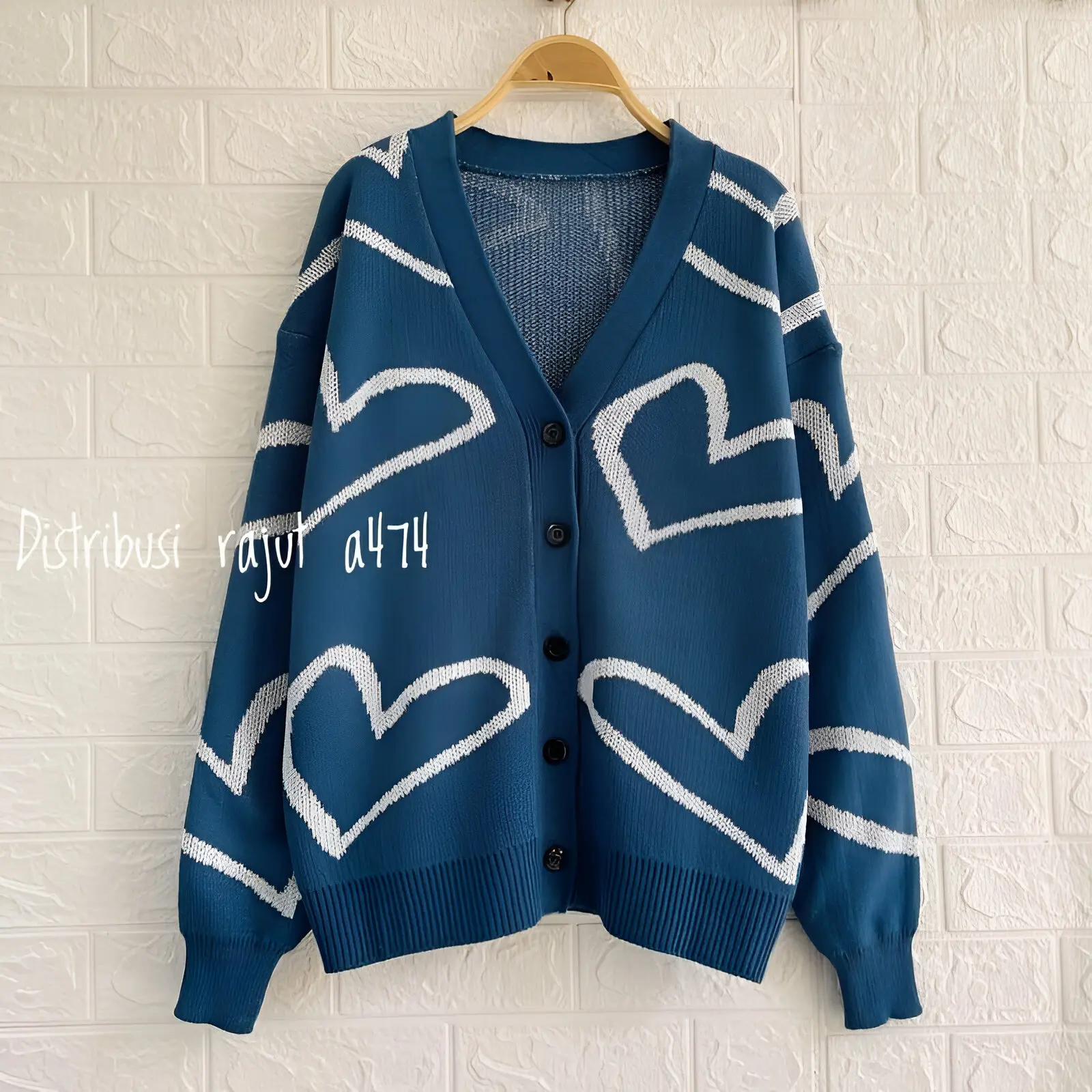 HILDA CARDIGAN RAJUT KANCING POLOS MOTIF LOVE ATASA LENGAN PANJANG Baju Knitwear