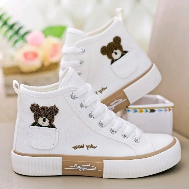 sepatu sneakers couple motif bear cewek cowok perempuan remaja dewasa terbaru terlaris kekinian viral untuk usia umur 14 15 16 17 18 19 tahun/sepatu motif bear ala Korea hits kekiniantermurah perempuan cewek remajadewasa sepatusekolah SMP SMA senam santai
