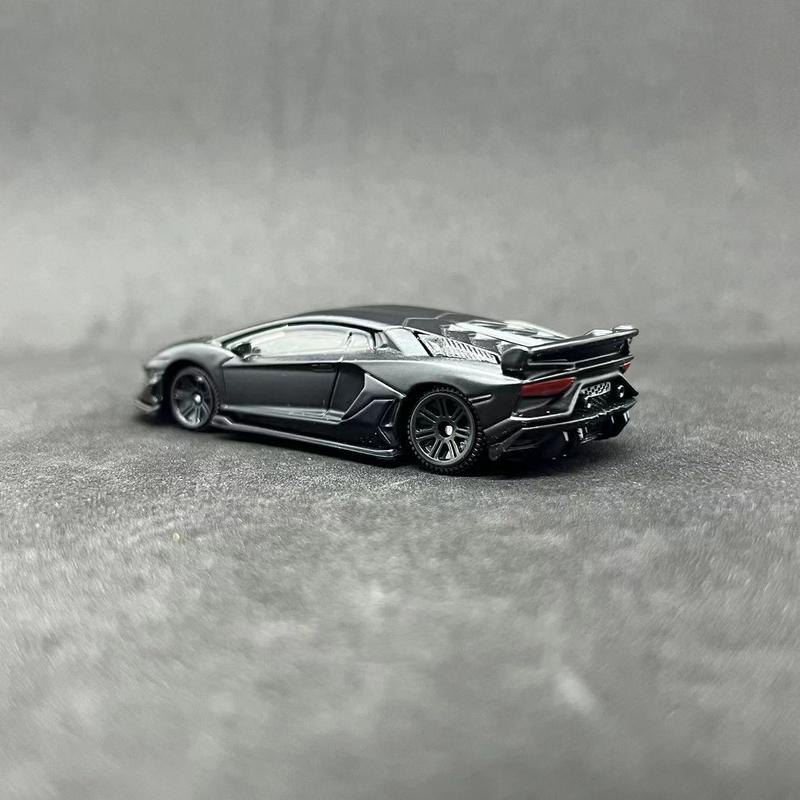 Product Introduction of Bộ sưu tập đồ chơi ô tô mô phỏng, Lamborghini SVJ Black Warrior, Tỷ lệ 1: 64 được ủy quyền chính thức, Được làm bằng hợp kim, Thích hợp cho bé trai, Ý tưởng quà tặng tuyệt vời 0