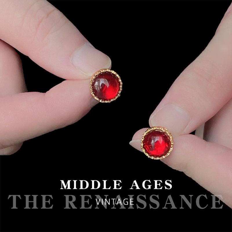 Product Introduction of Vintage Earrings Light Mid-Century Style Ankra Red Studs French Retro Earrings High-End Wine Red Jewelry 3