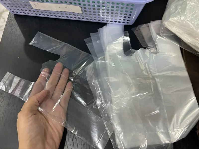 bán lẻ 100g TÚI BÓNG MỠ ZIN MÀU TRẮNG, HÀNG ĐẸP KHÔNG HÔI DẺO DAI ĐỰNG THỰC PHẨM, TÚI NILON CÁC LOẠI 1