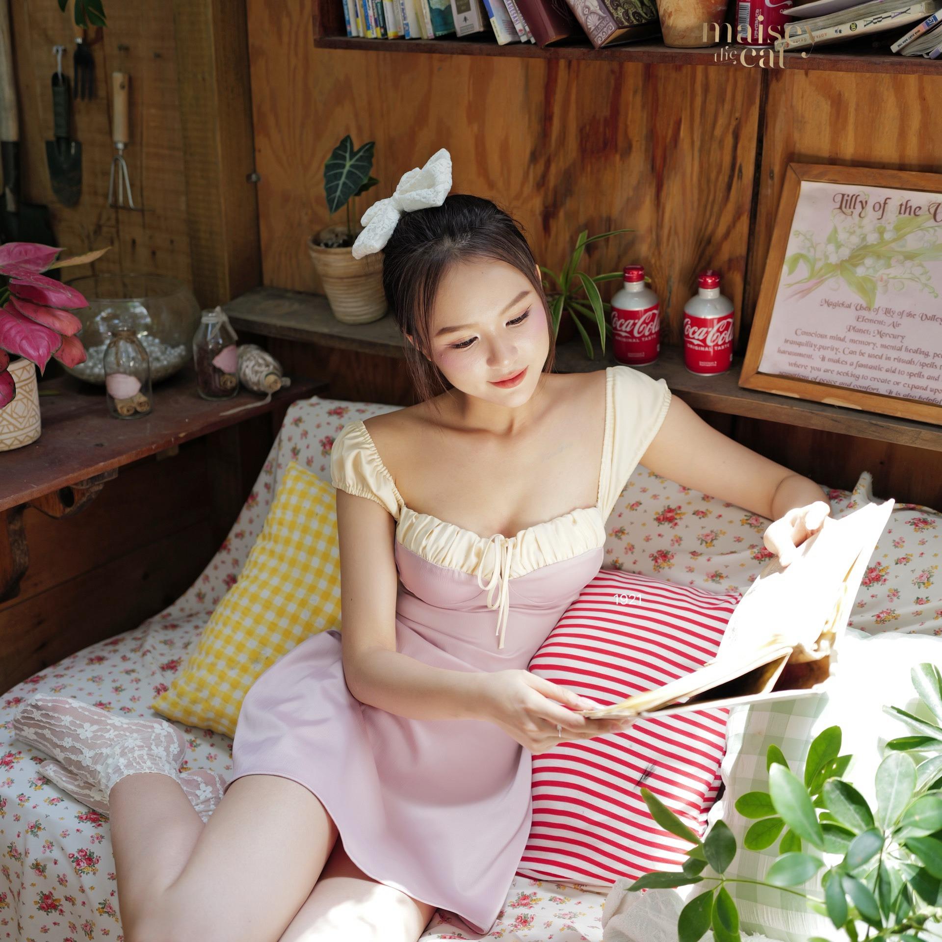 [MAISEY 1921] VÁY LỤA DÁNG MINI VỚI TÙNG ĐƯỢC XẾP NHÚN ĐIỆU ĐÀ (CÓ MÚT NGỰC)