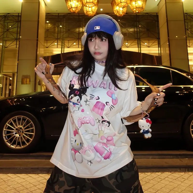ÁO THUN NEXXUS KITTEE TEE - ĐÍNH GẤU BÔNG HELLO KITTY TO TRÊN TAY ÁO 6