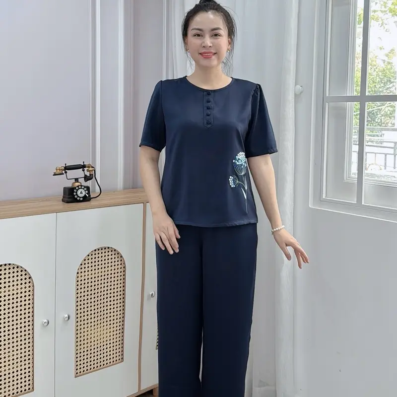 Y20 Bộ Đồ  Trung Niên Lụa Ngọc Trai Cao Cấp Hoạ Tiết Thêu Chất  Mềm Nhẹ, Mượt Sang, Màu Sắc Tôn Da, Đủ Size 45-80kg Thun 2