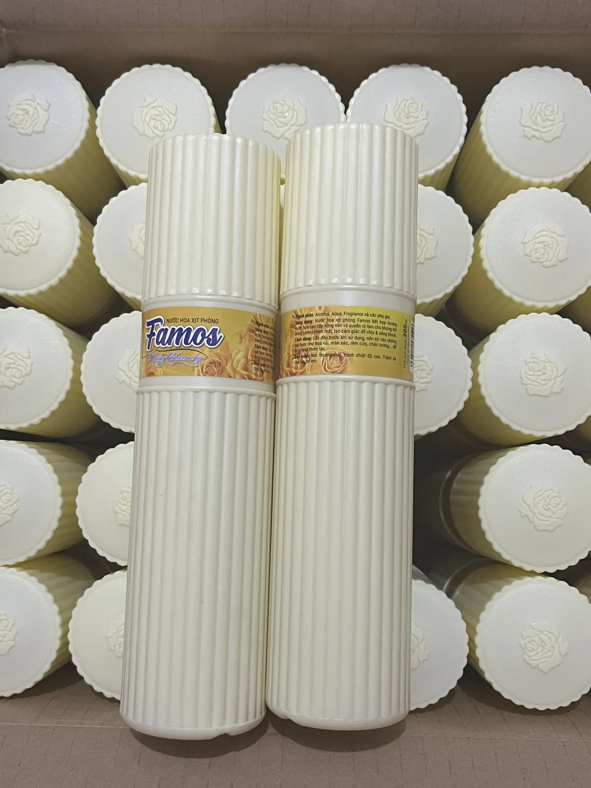 Xịt Thơm Phòng " Famos " chai 200ml tiện lợi