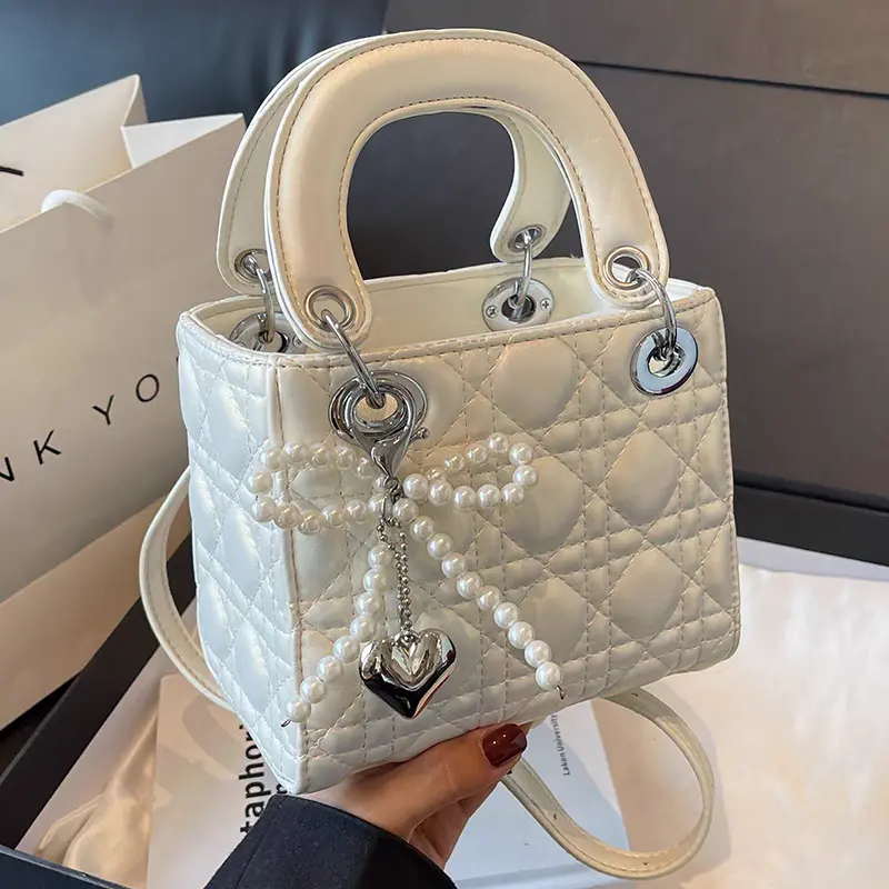 Túi xách đeo chéo cầm tay nữ dáng vuông da bóng [ kèm charm Nơ Ngọc ] size 20 vừa Đt nhiều đồ dùng 3