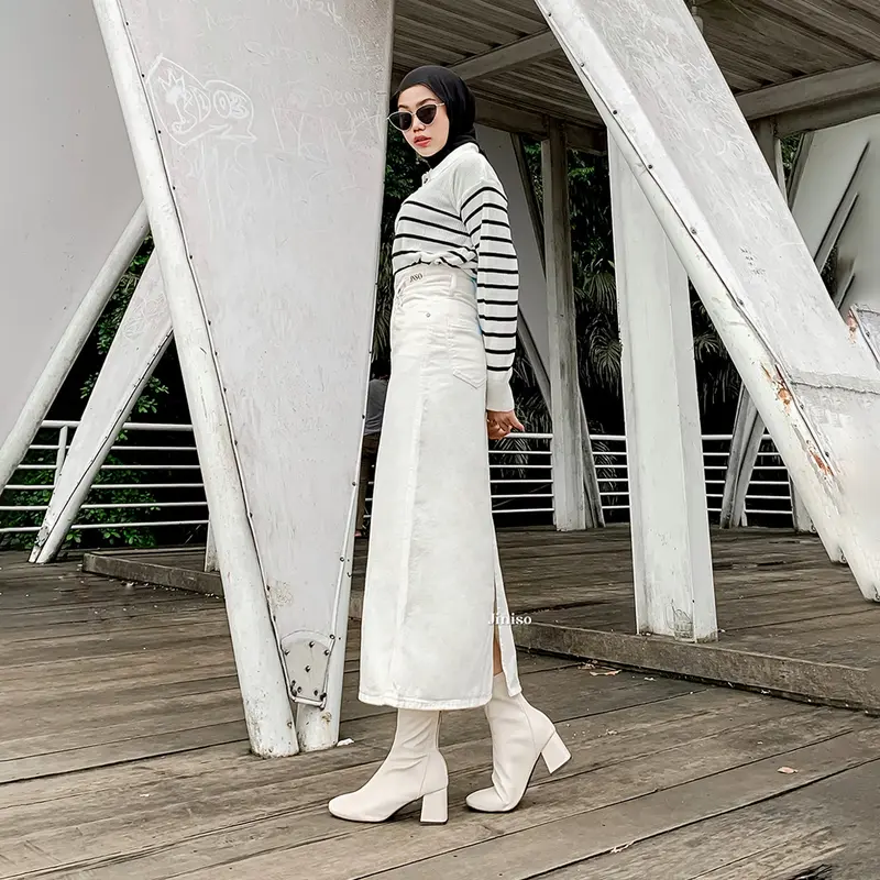 JINISO SEVENTY - 901 Slit Highwaist Rok Jeans Wanita Warna Khaki 2