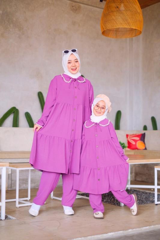 Product Introduction of Baju One Set Setelan Stelan Celana Panjang Dan Atasan Tunik  Wanita Dewasa Muslim Crinkle Crengkle Kringkel Airflow Couple Ibu Dan Anak Perempuan Terbaru Kekinian Cantik Simple Elegant Pasangan Mewah Keluarga Polos 15