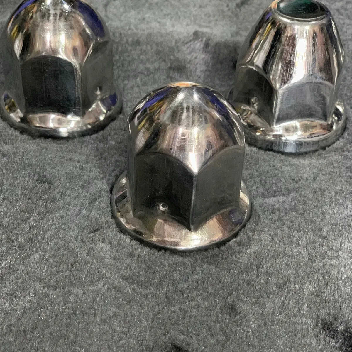 Chụp ốc takke inox trang trí xe tải, bảo vệ takke rin của xe.