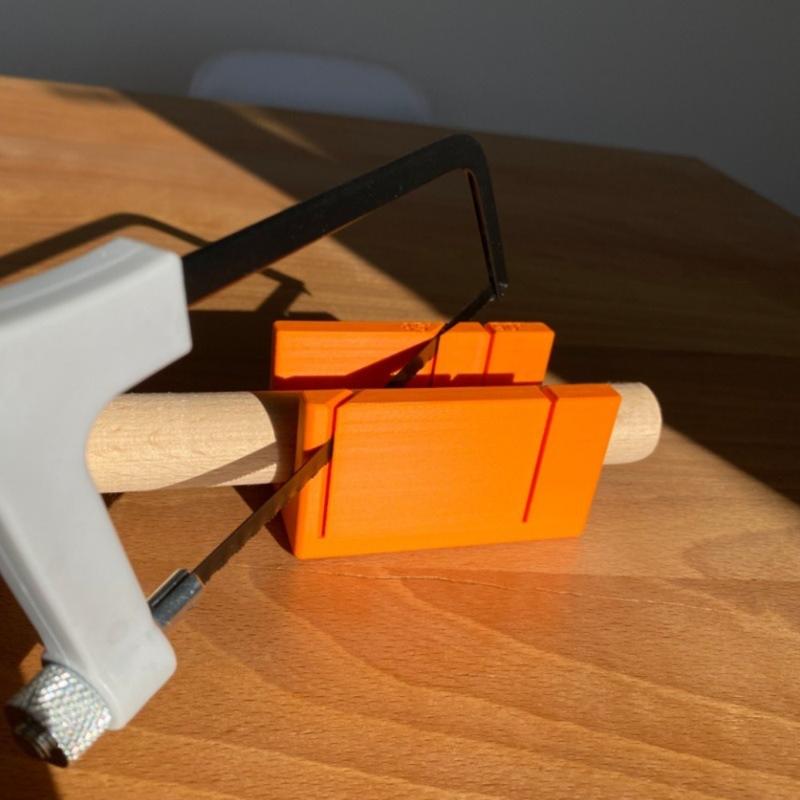 Product Introduction of New Portable 90°/ 45° Miter Saw Guides Practical 90°/ 45° 90°/ 45° Mitre Box 3D Printing Wood Oblique Angle Cutting Tools Hand Tool 12