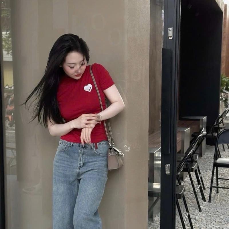 Áo thun nữ cổ tròn tay ngắn thêu logo trái tim, from tôn dáng chất cotton mềm mịn Women 3