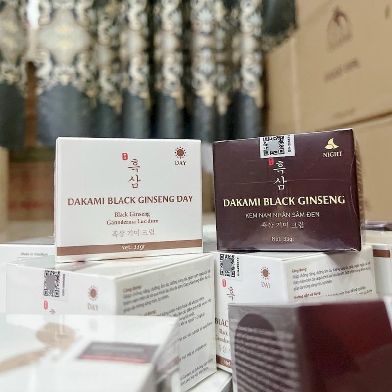 Dakami Cosmetics - Bộ Kem Dưỡng Da, Hỗ Trợ Ngừa Nám Ngày Và Đêm Tinh Chất Sâm Đen Black Ginseng (30g x 2)
