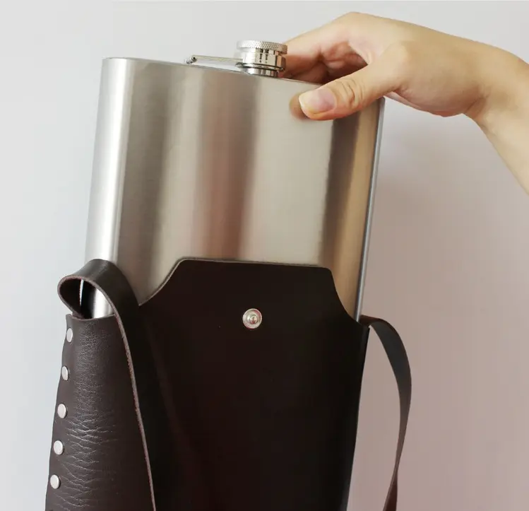 Bình inox đựng rươu 2L bao da cá tính không logo 2