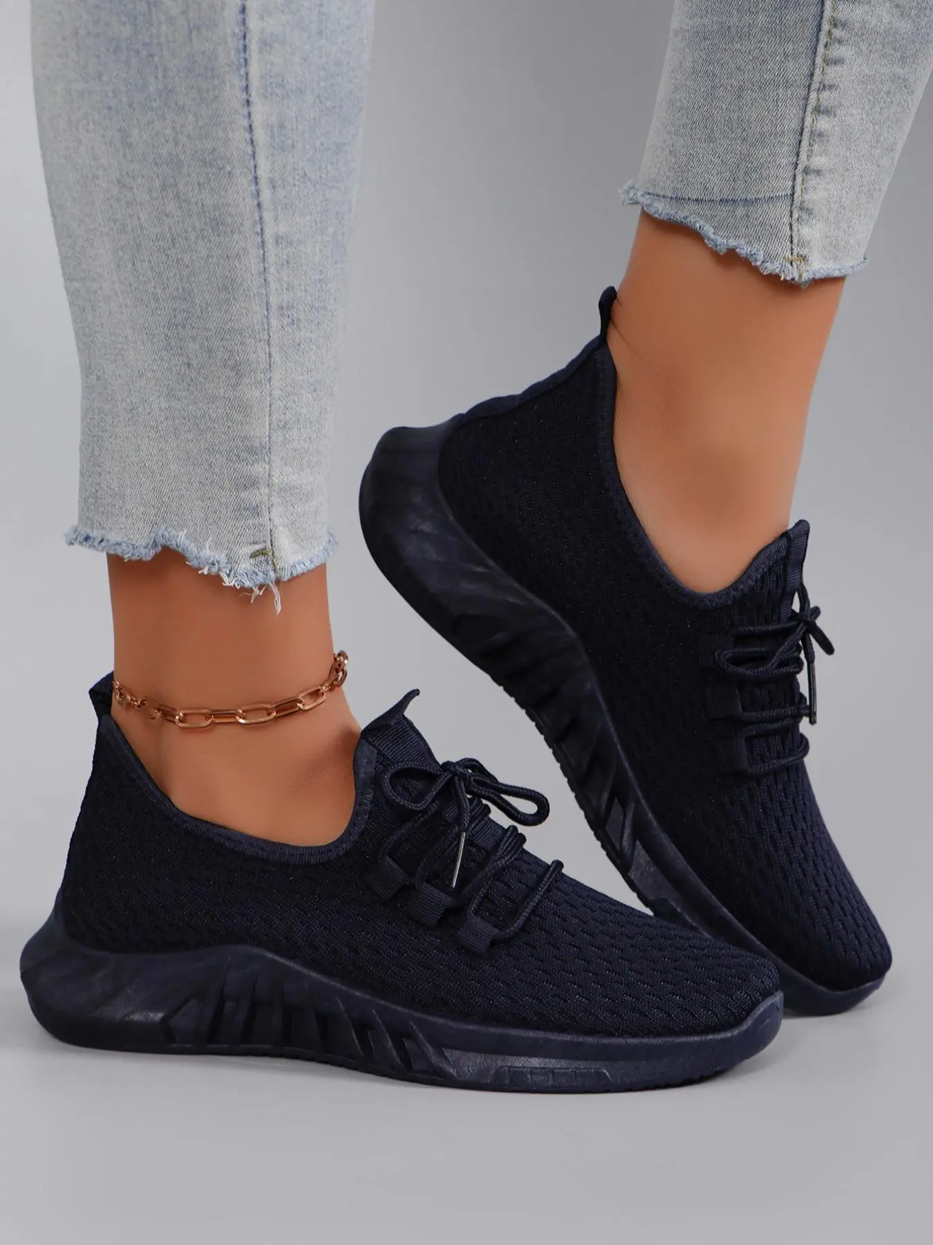 Autumn Outfits Women's Fashionable Lace Up Solid Color Low Top Sneakers, Womens Shoes, Flexible Shoes, Casual Breathable Lightweight Non-slip Comfortable Runner Sports Shoes, Contrast Mesh Design Running 2025 Fall Shoes for Daily Wear
