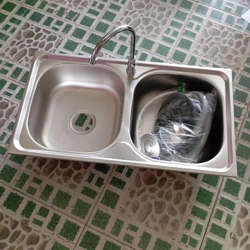 combo chậu inox 78*43+vòi chén lạnh+dây cấp nhựa và bộ xả chậu, tặng kèm cuộn cao su non 3