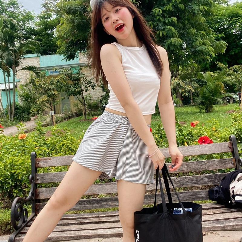 [TINKERBELL] Quần đùi KATE kẻ xọc đính nút có túi -chất KATE LỤA - MỎNG swear Nữ Nhung Women Sen Voan Voi 2