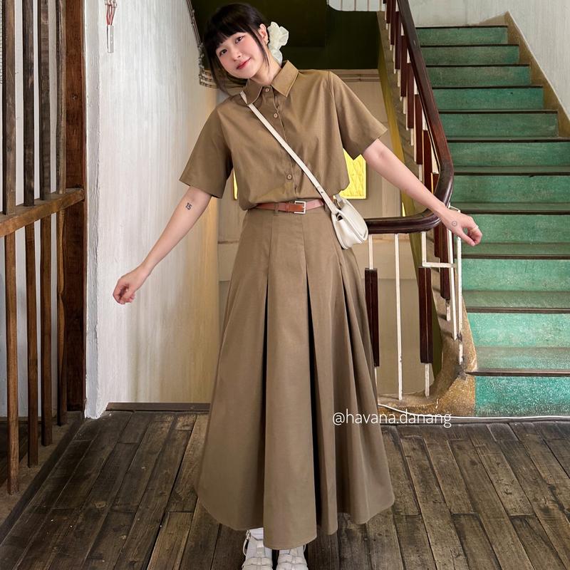 Set áo sơ mi nữ cúc gỗ kèm chân váy form chữ A xếp ly phối thắt lưng HAVANA SAT87