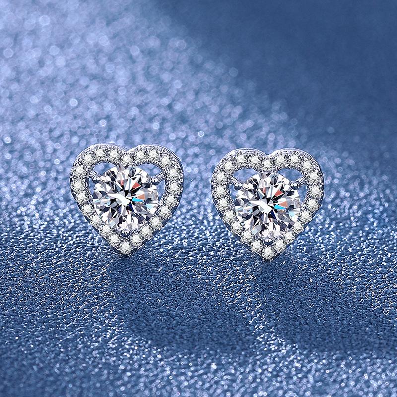 Product Introduction of Internet Celebrity Live Broadcast Love Design Silver Necklace Female Imitation D Color Moissanite Female Pendant 5