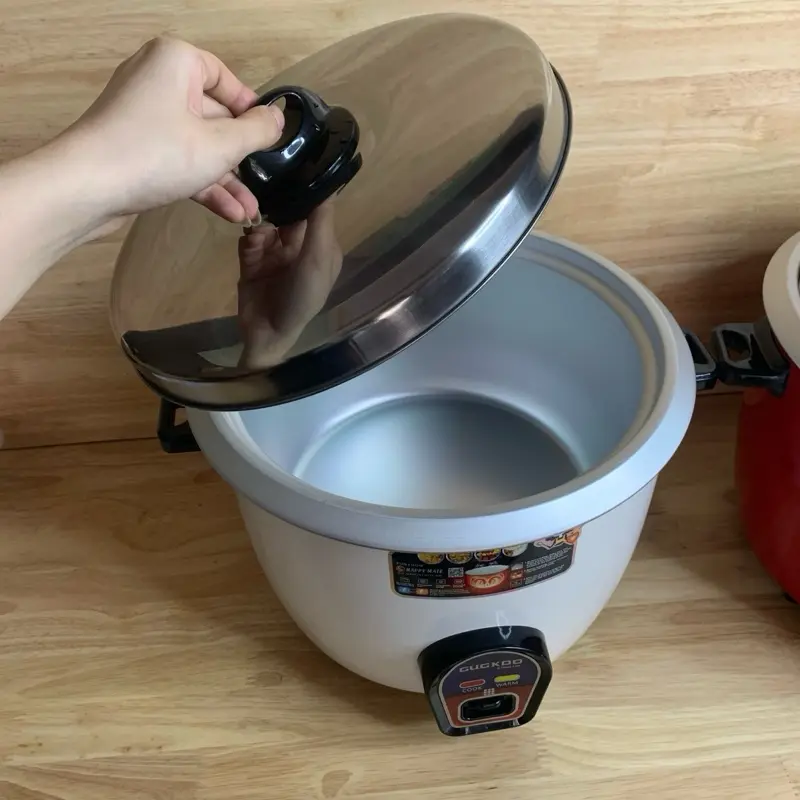 Nấu cơm , nấu canh và các món ăn rất tiện lợi . 3L , 1000W , nắp rời tiện lợi 1