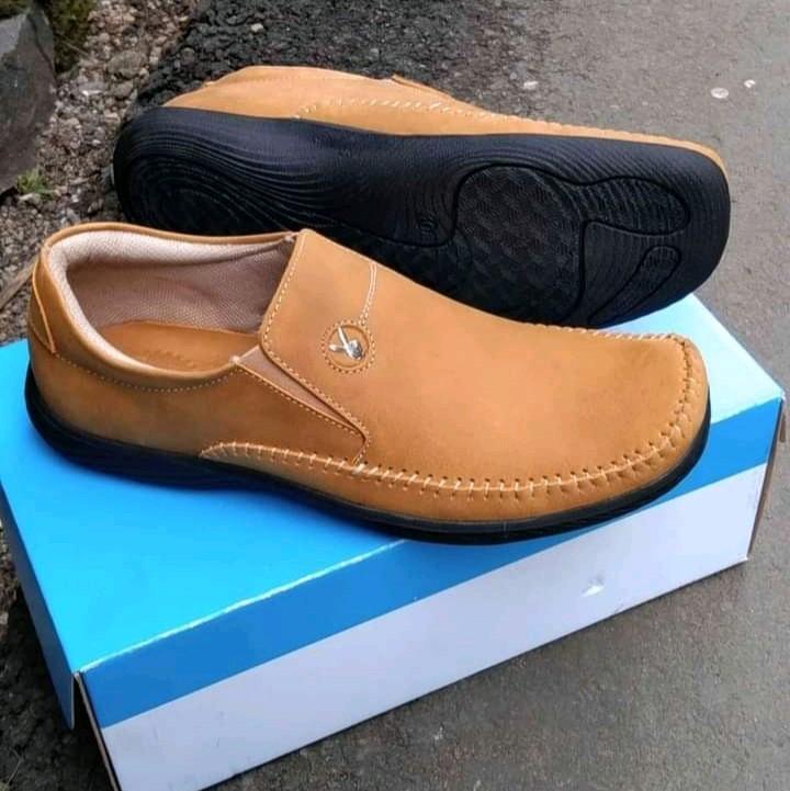 sepatu casual kulit model terbaru 0