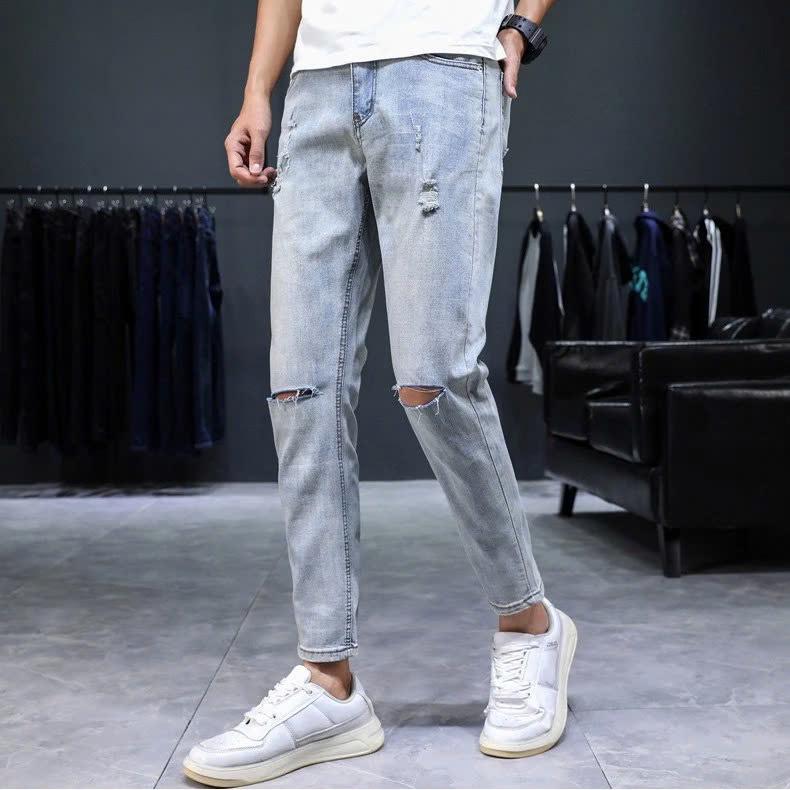 Quần Jean Nam Dài Thời Trang Vải Co Dãn Màu Xanh Nhạt Rách Hai Gối Dáng Ôm Vừa Menswear Pants Có Túi