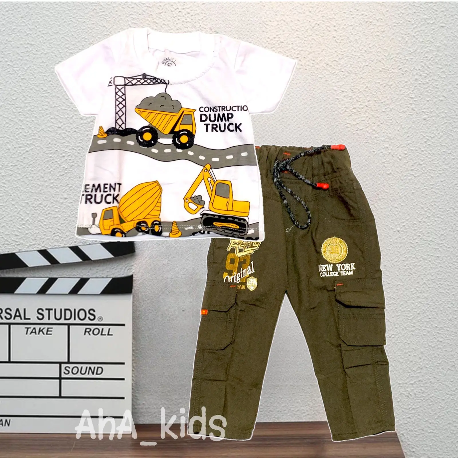 Setelan kaos dan celana chinos cargo anak cowok gambar excavator usia 3 bulan sampai 5 tahun Denim Katun Parsel