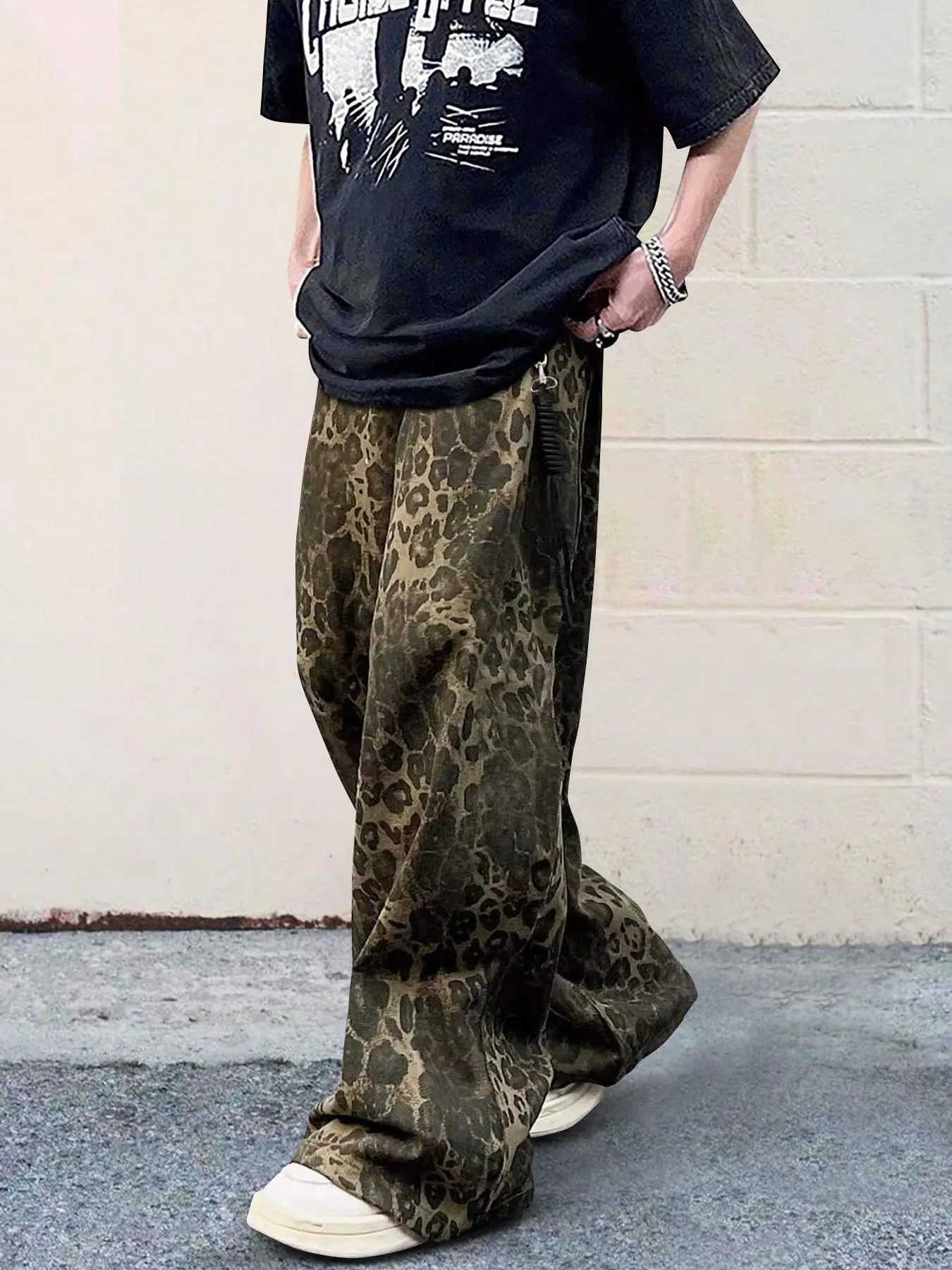 Men's Loose Leopard Print Pocket Drawstring Waist Straight Leg Pants, Casual Comfy Ornament Decor Trousers for Daily Wear, Mens Bottoms for All Seasons