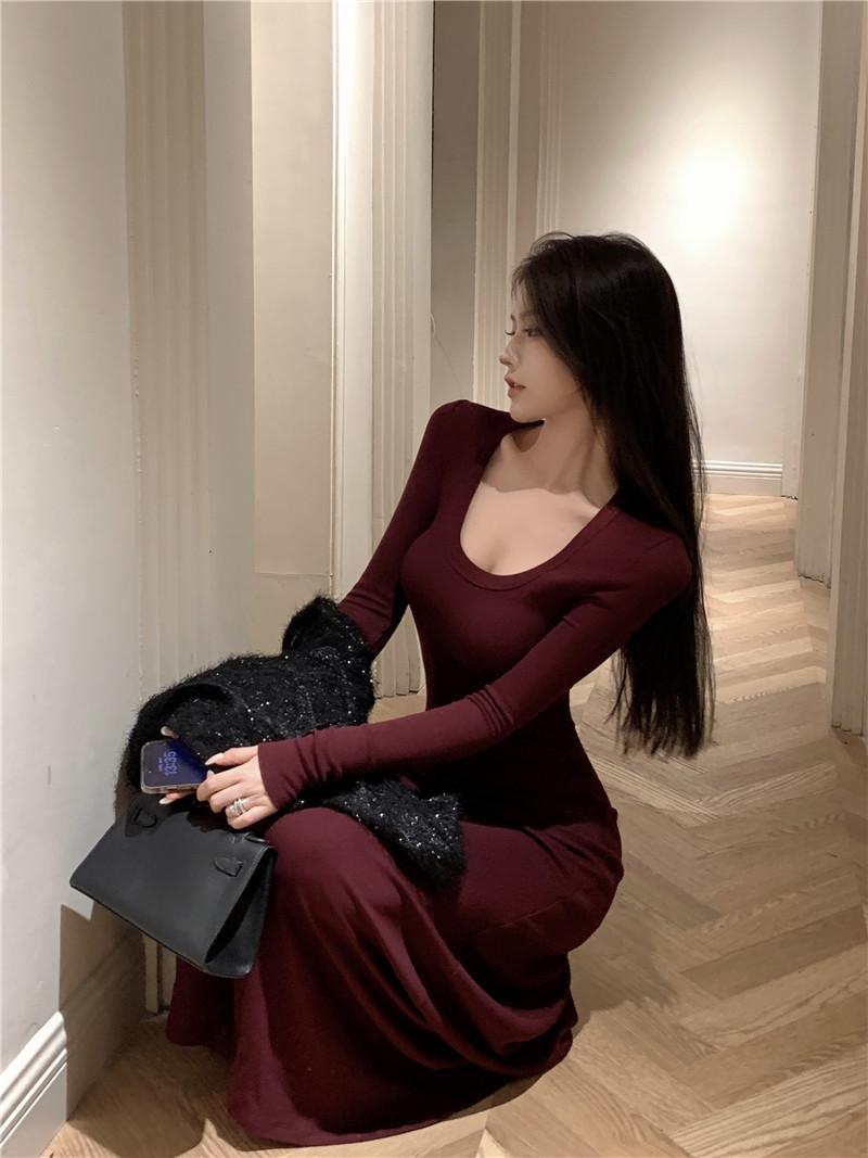 Product Introduction of Spicy girl wine red long sleeved dress with feminine temperament, hip hugging skirt, simple base skirt, slim fit and slimming effect, mid length skirt 7