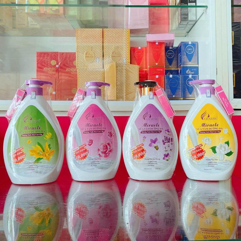 Sữa tắm hương nước hoa cao cấp CHARME MIRACLE 1000ML, hương hoa hồng, oải hương, nhài, hoa ngọc lan tây; tặng kèm nước hoa 3ml dạng hoặc dầu gội ( tùy đợt sản xuất của cty) . Dưỡng Body Nữ