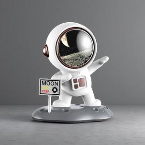 ลำโพงบลูทูธ ดีไซน์นักบินอวกาศ พร้อมจอแสดงผล LED แบตเตอรี่ 1200mAh การชาร์จ Type-C คุณภาพเสียง HiFi ตกแต่งเดสก์ท็อป ดีไซน์ดวงจันทร์
